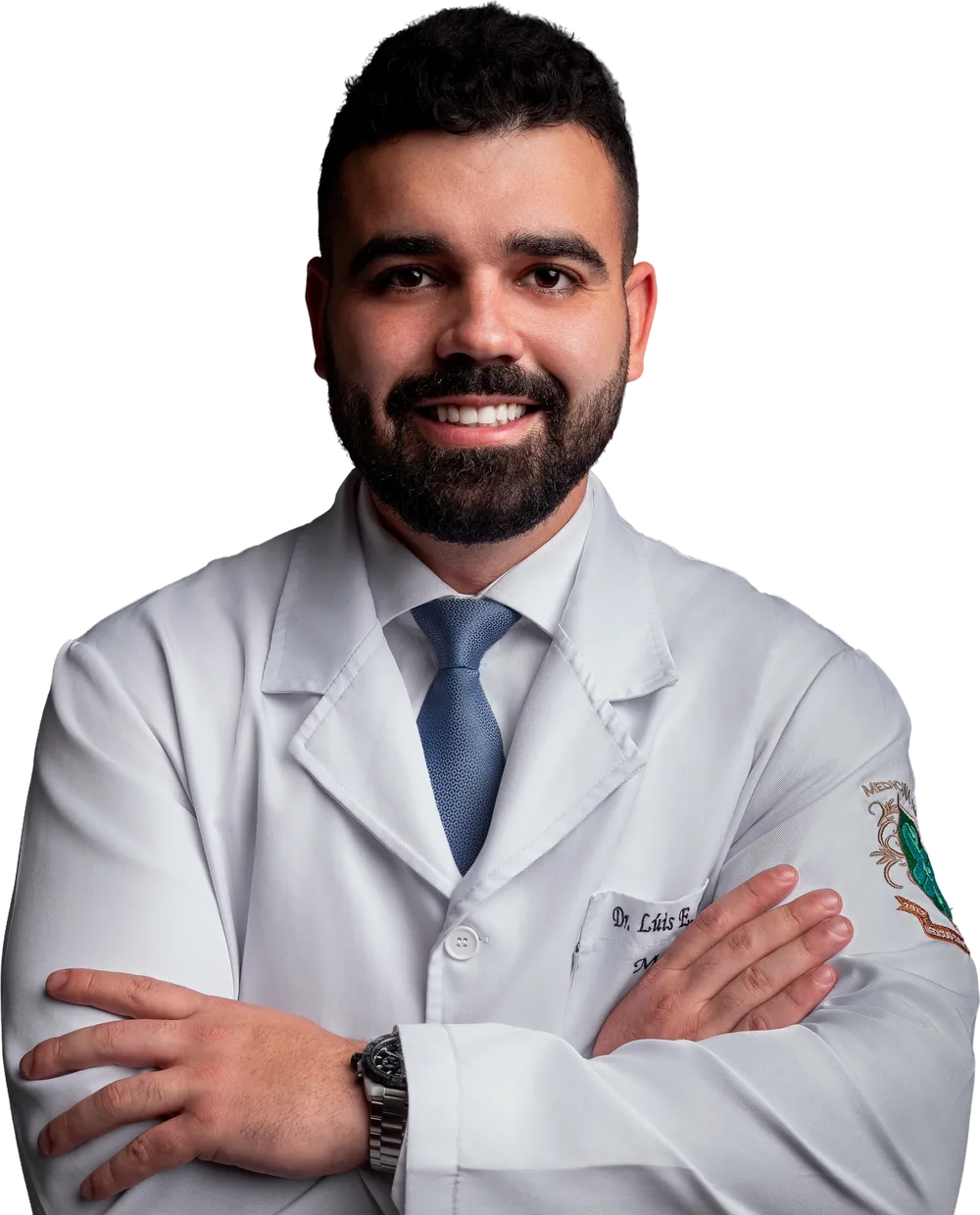 Dr. Luís Figueiró de jaleco, braços cruzados, sorrindo